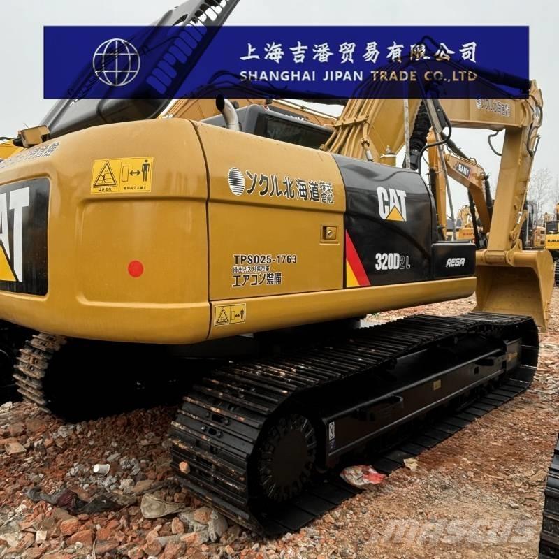 CAT 320 D حفارات زحافة