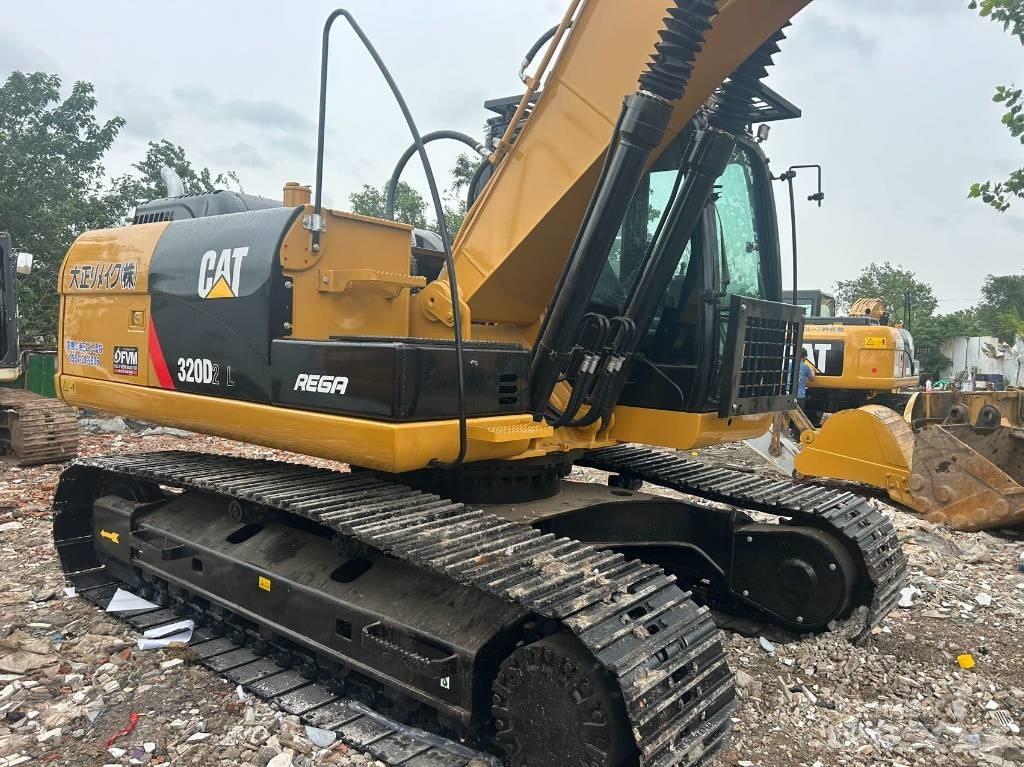 CAT 320 D L حفارات زحافة