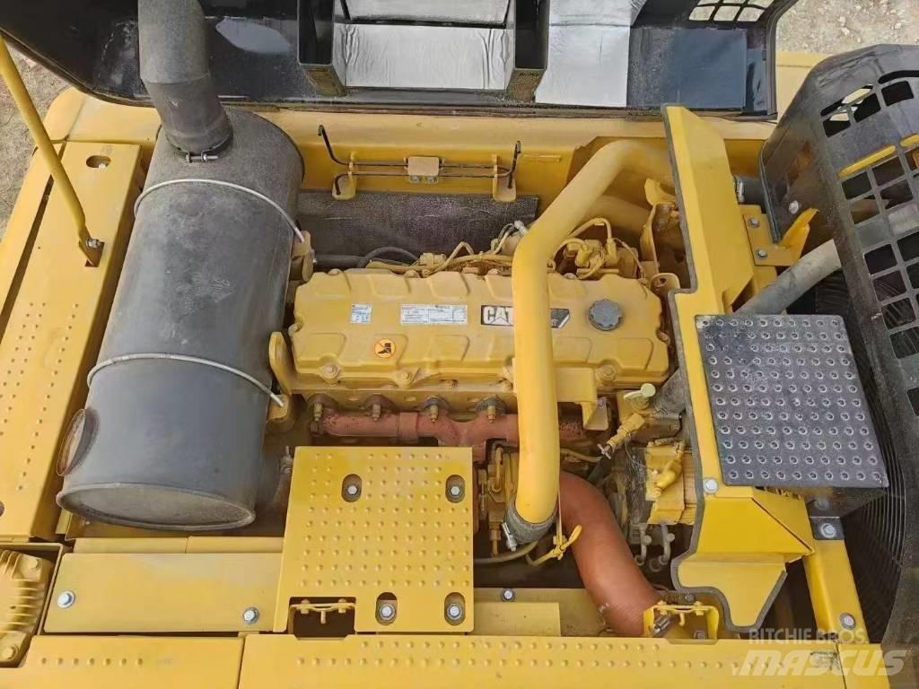 CAT 340 D L حفارات زحافة