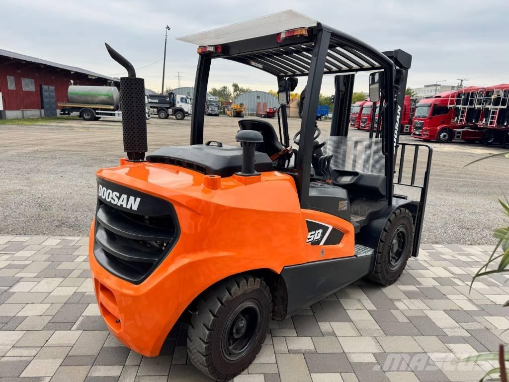 Doosan D 50,  130üó!!! 5t شاحنات الديزل
