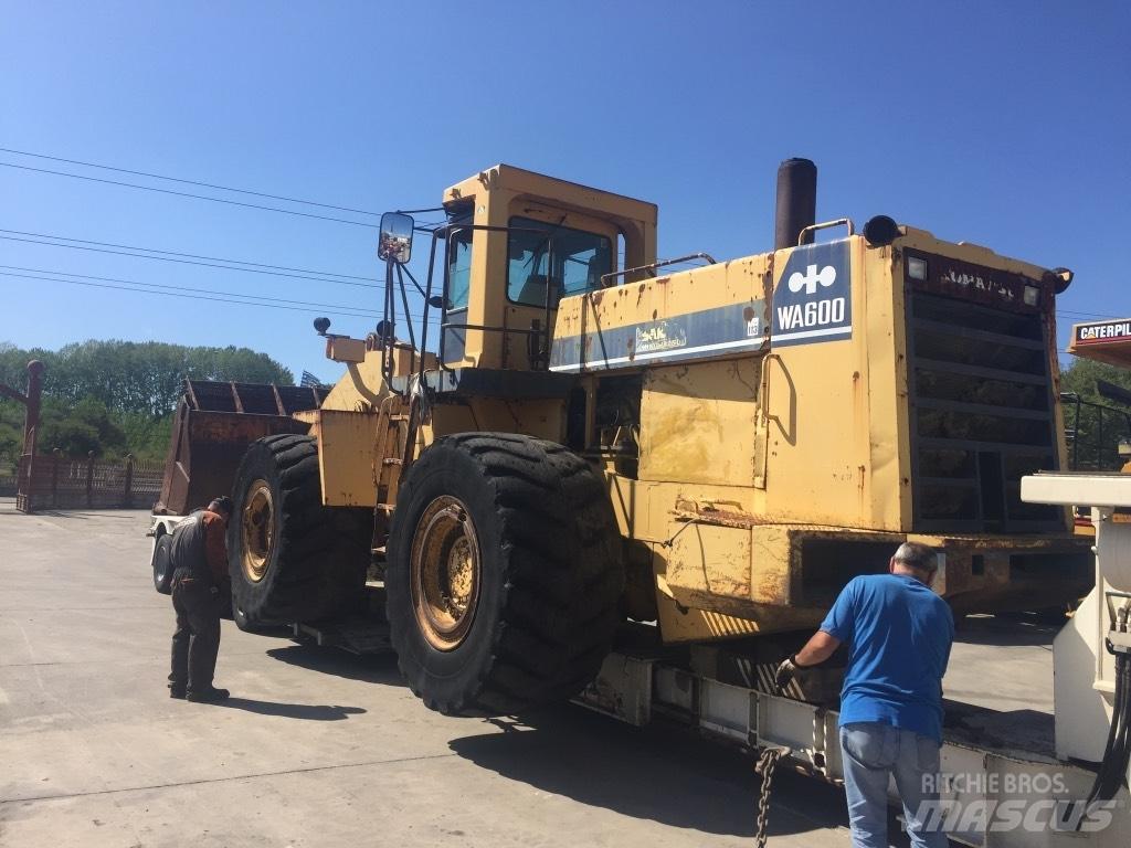 Komatsu WA600-1 لوادر بعجل