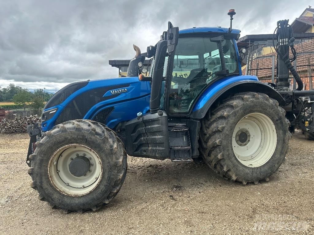 Valtra T 174 E الجرارات