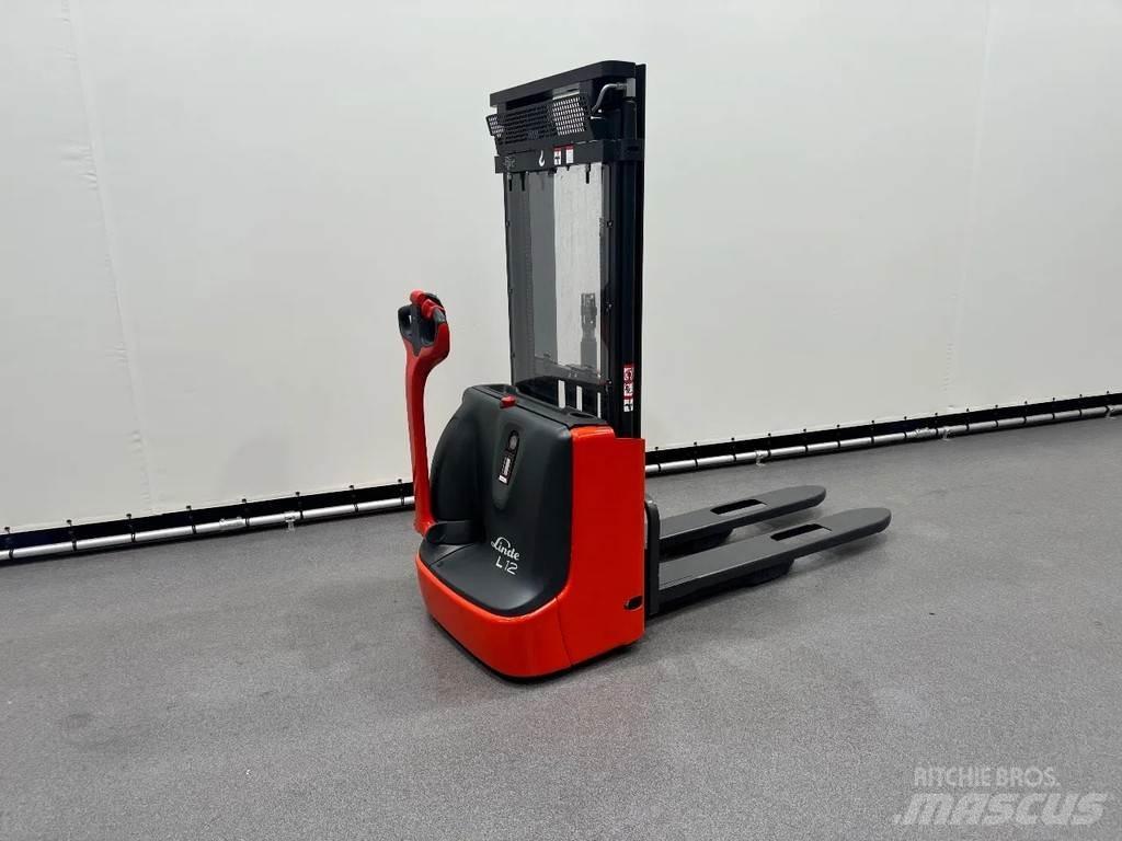 Linde L 12 معدات التكديس الجوالة