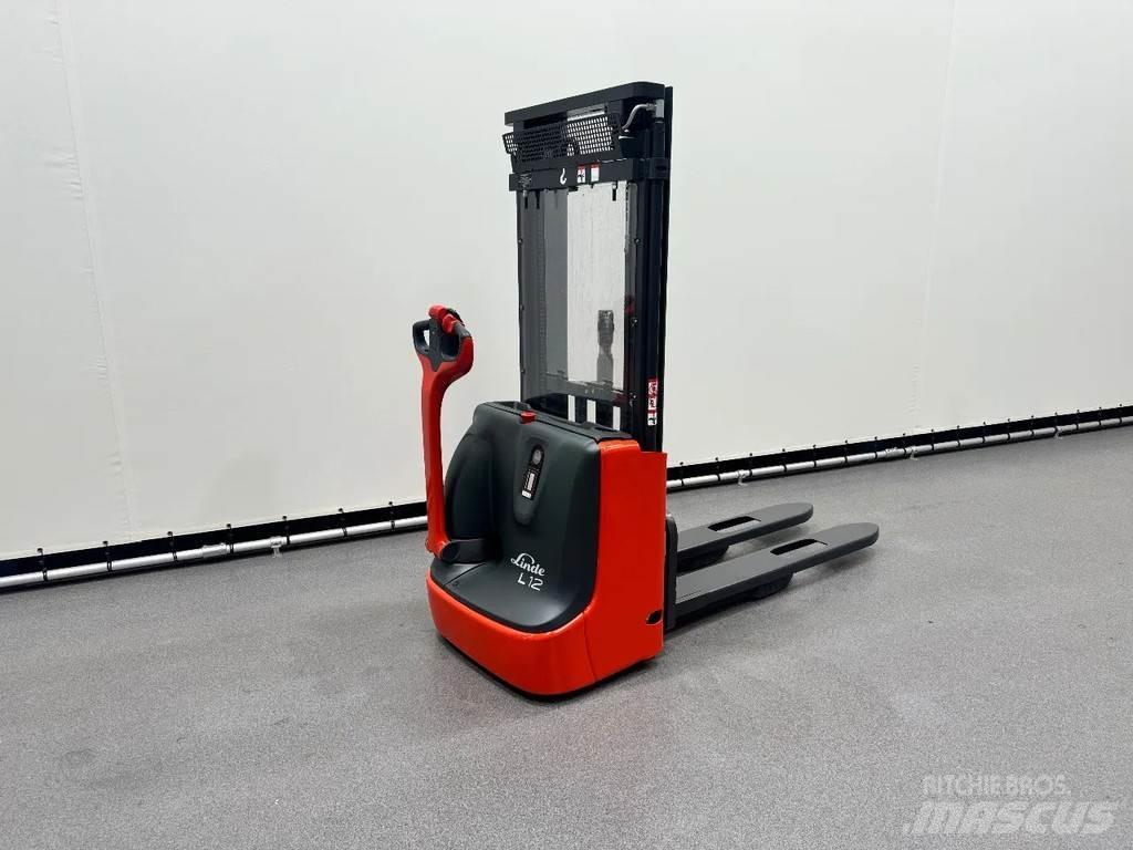 Linde L 12 معدات التكديس الجوالة