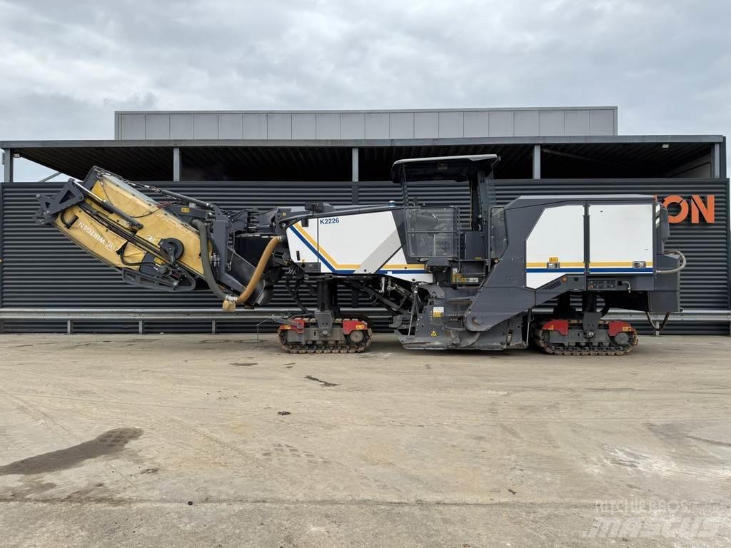 Wirtgen W 220 FI ماكينات الكشط البارد للأسفلت