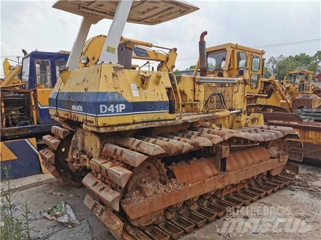 Komatsu D41P بلدوزرات مجنزرة