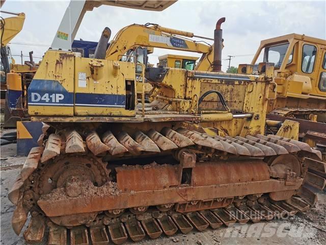 Komatsu D41P بلدوزرات مجنزرة