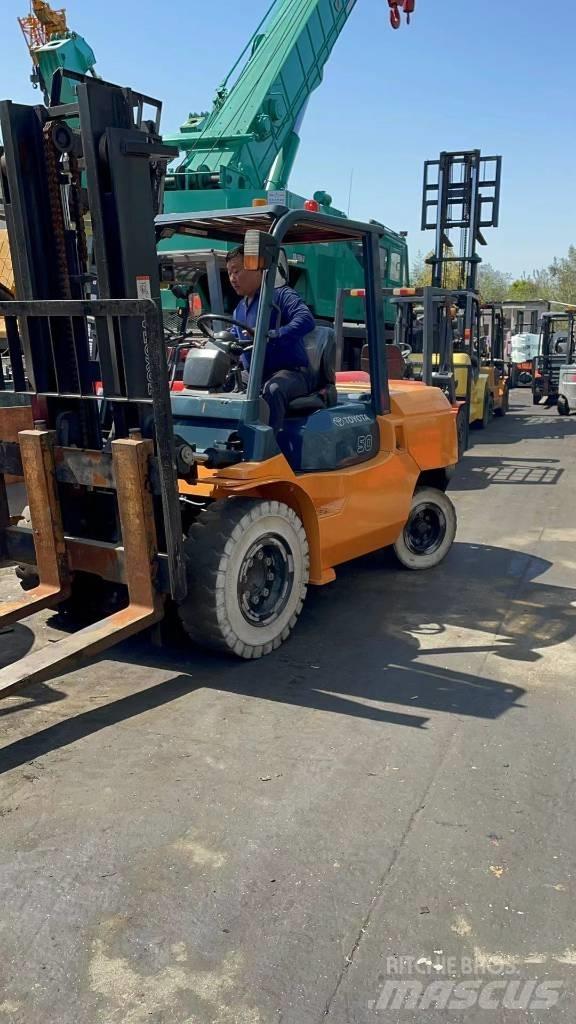 Toyota 5 ton شاحنات الديزل