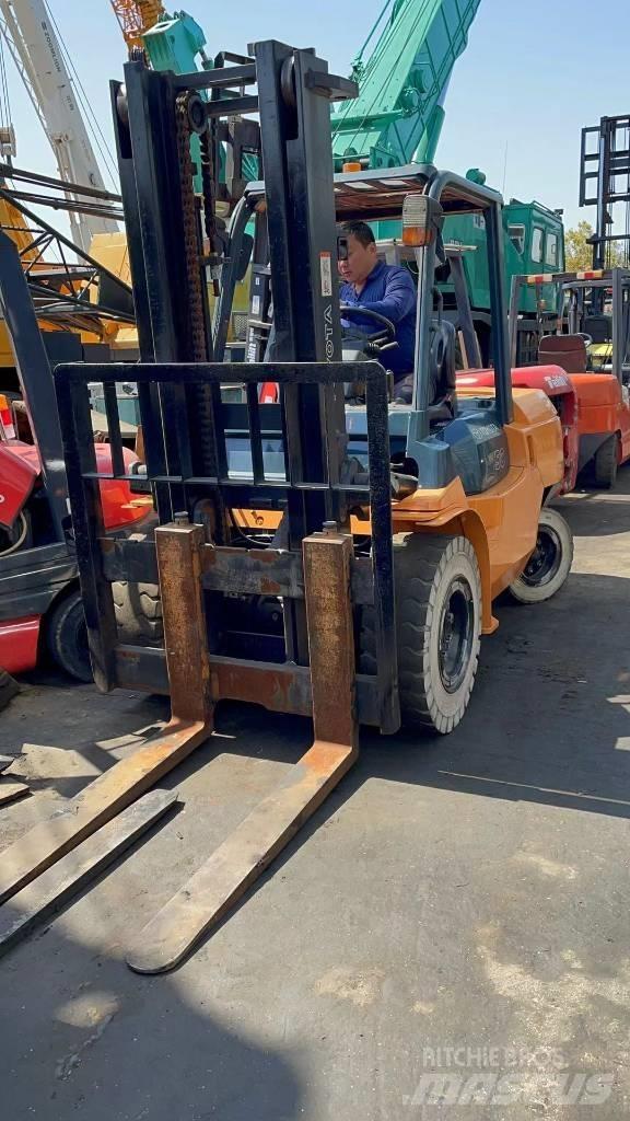 Toyota 5 ton شاحنات الديزل