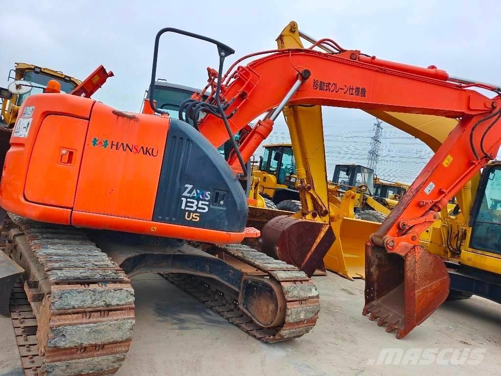 Hitachi ZX 135 US حفارات زحافة