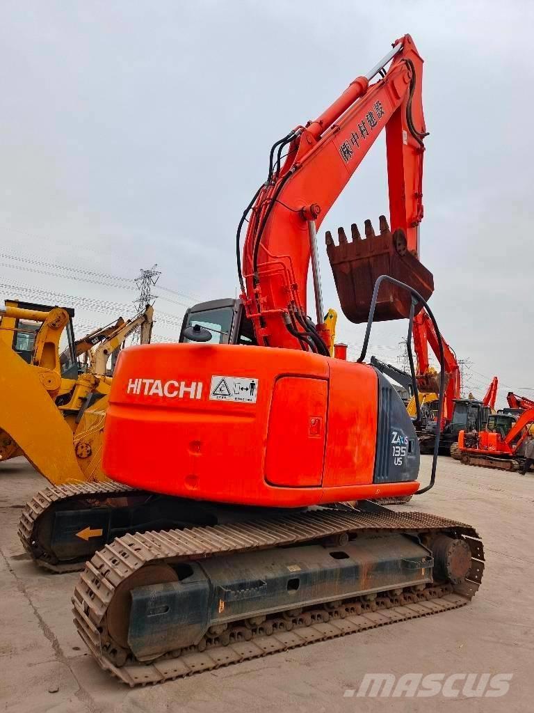 Hitachi ZX 135 US حفارات زحافة