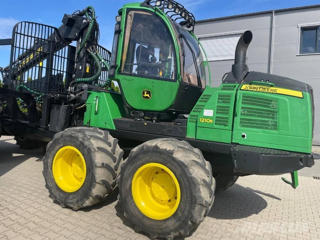 John Deere 1210 E شاحنات