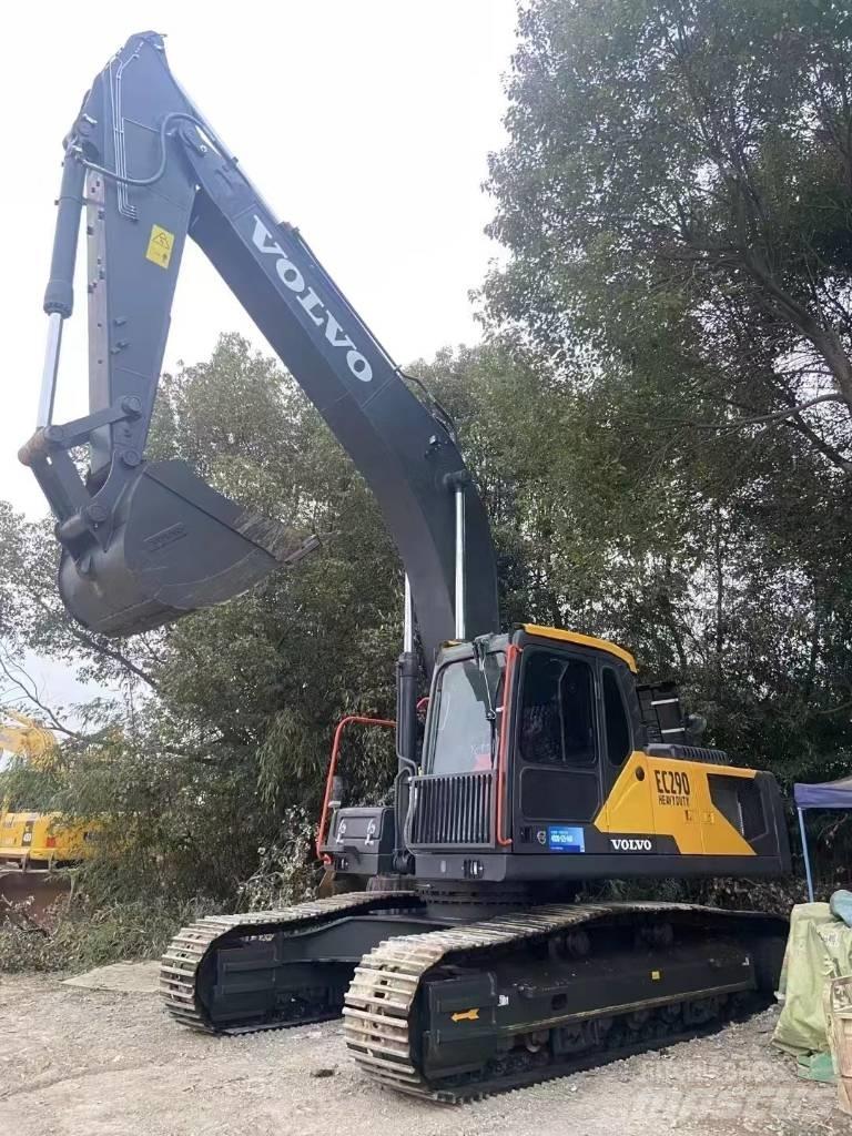 Volvo 290D حفارات زحافة