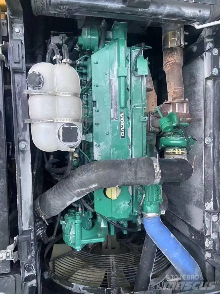Volvo 290D حفارات زحافة
