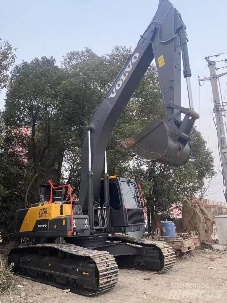 Volvo 290D حفارات زحافة