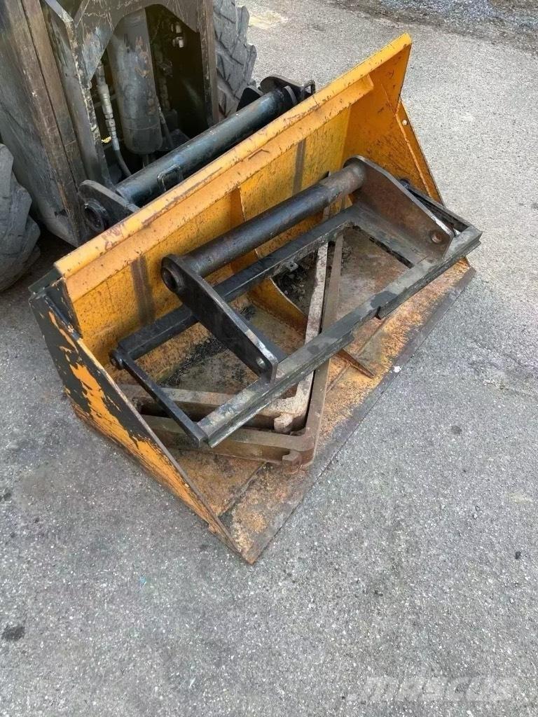 Manitou MSI 30 شاحنات الطرق الوعرة