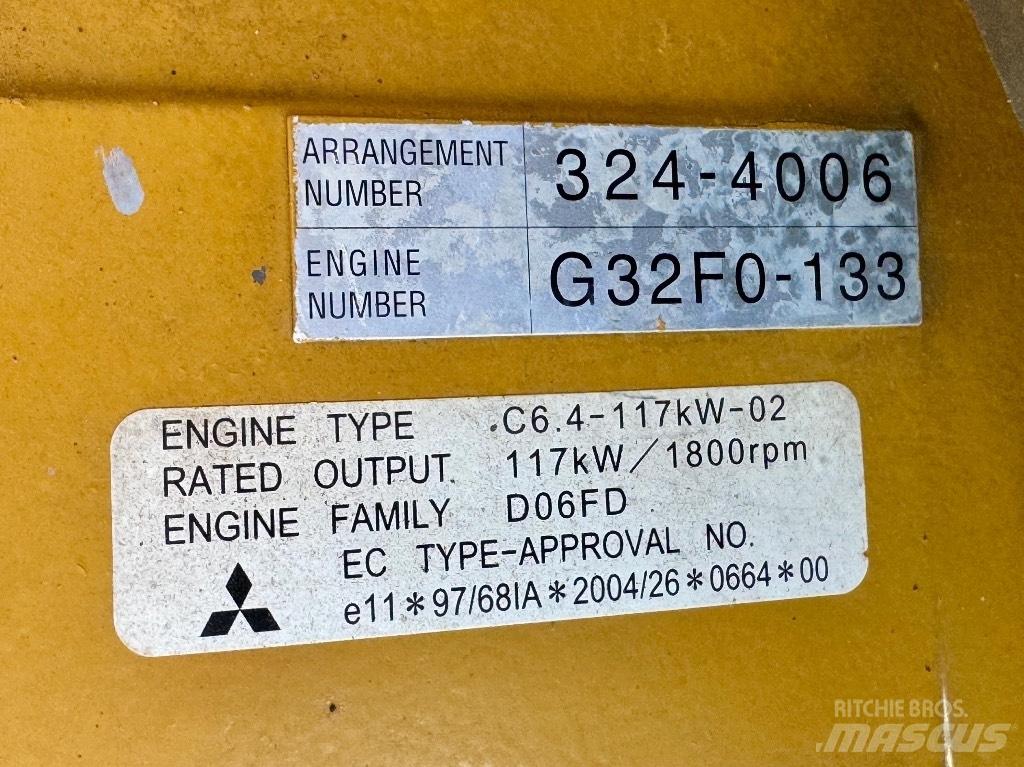CAT 323 D LN حفارات زحافة