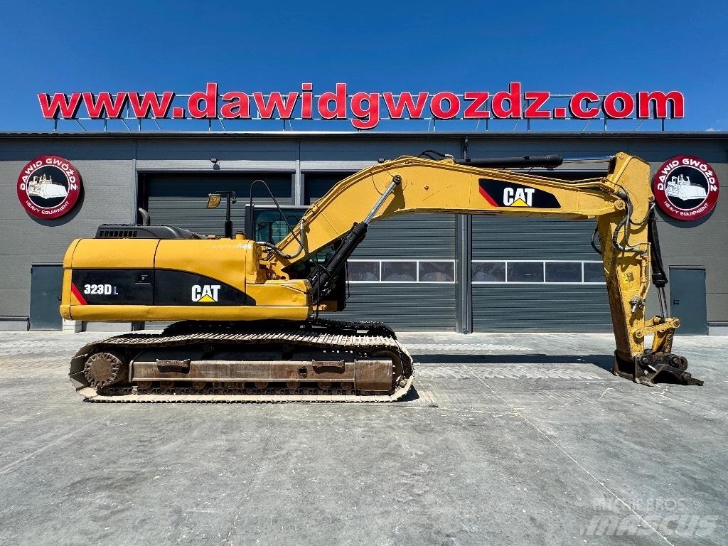 CAT 323 D LN حفارات زحافة