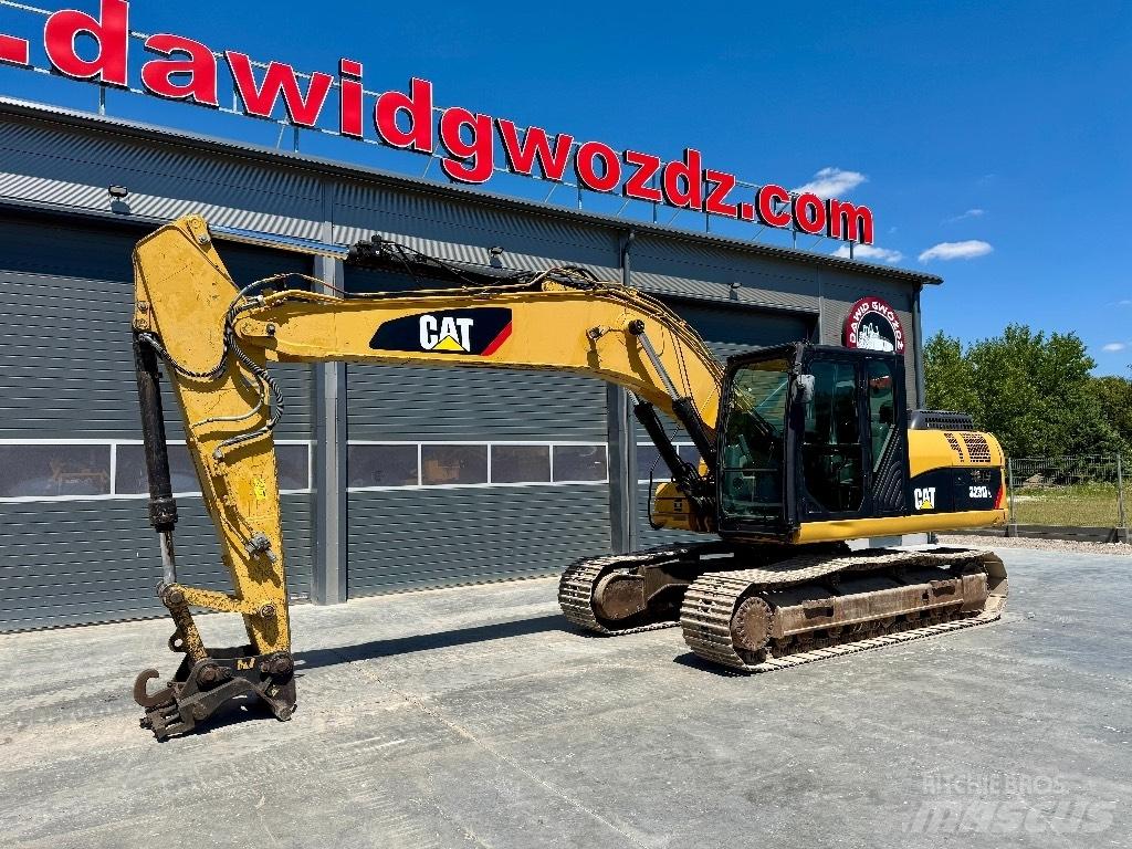 CAT 323 D LN حفارات زحافة