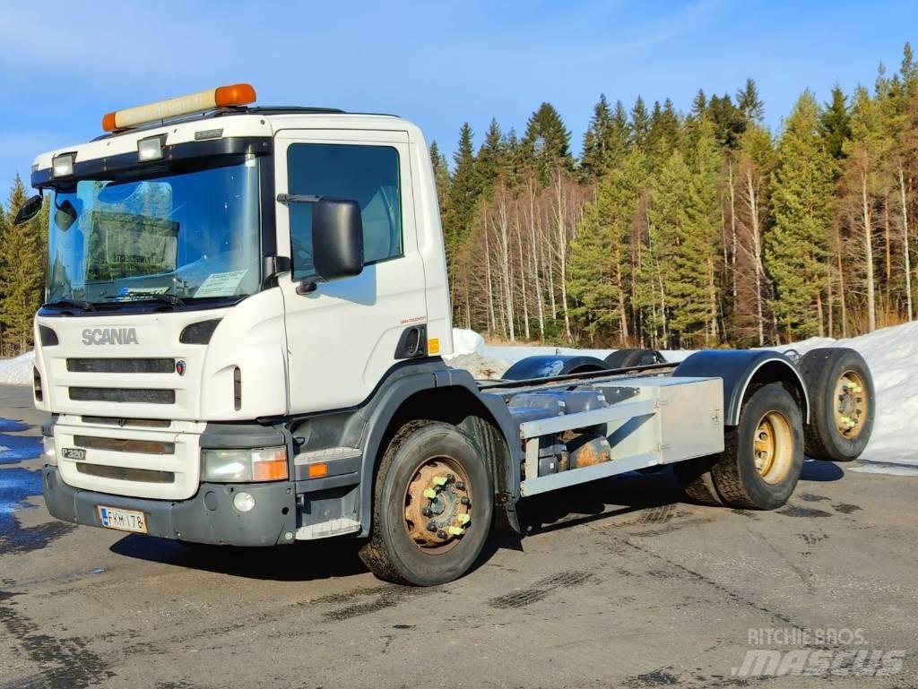 Scania P 320 شاحنات بمقصورة وهيكل