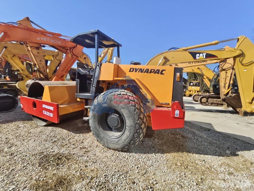 Dynapac CA 251 D مداحل أحادية الأسطوانة