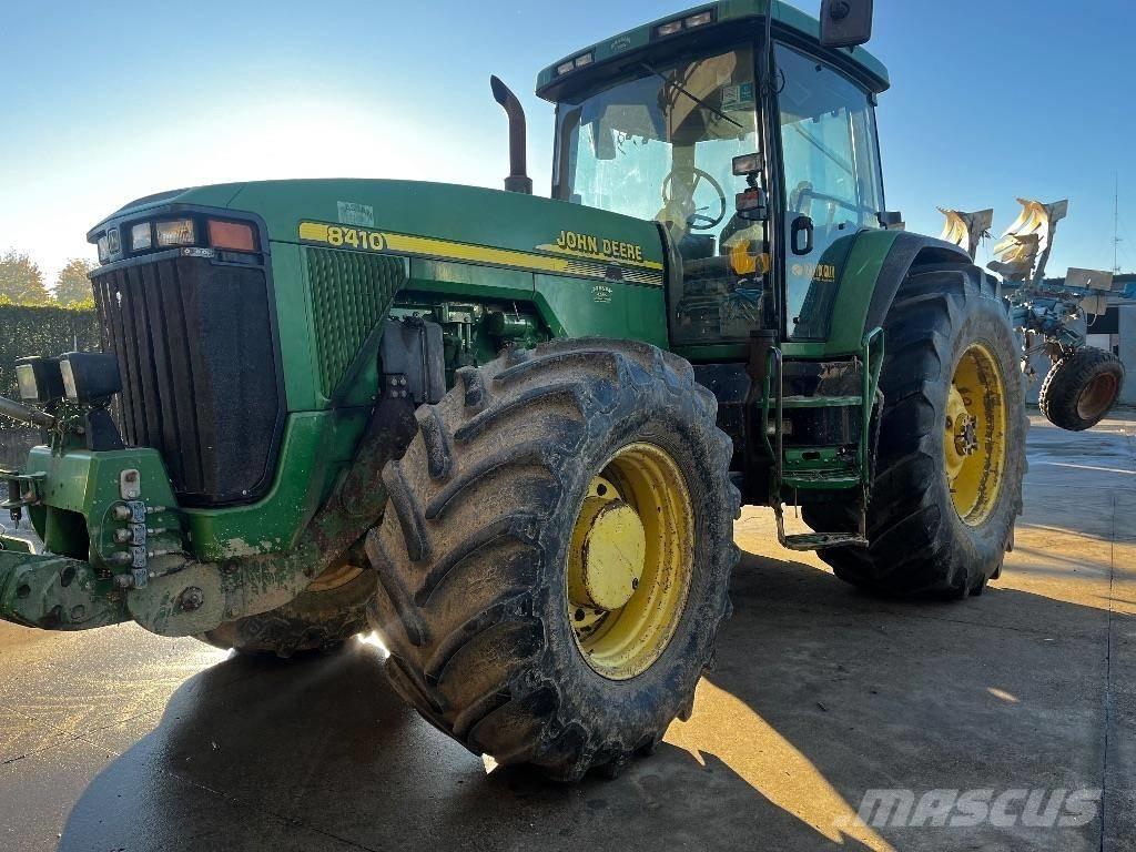 John Deere 8410 الجرارات