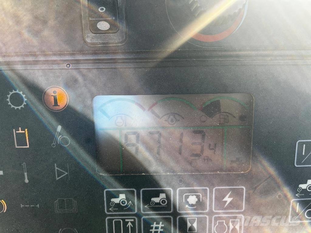 John Deere 8410 الجرارات