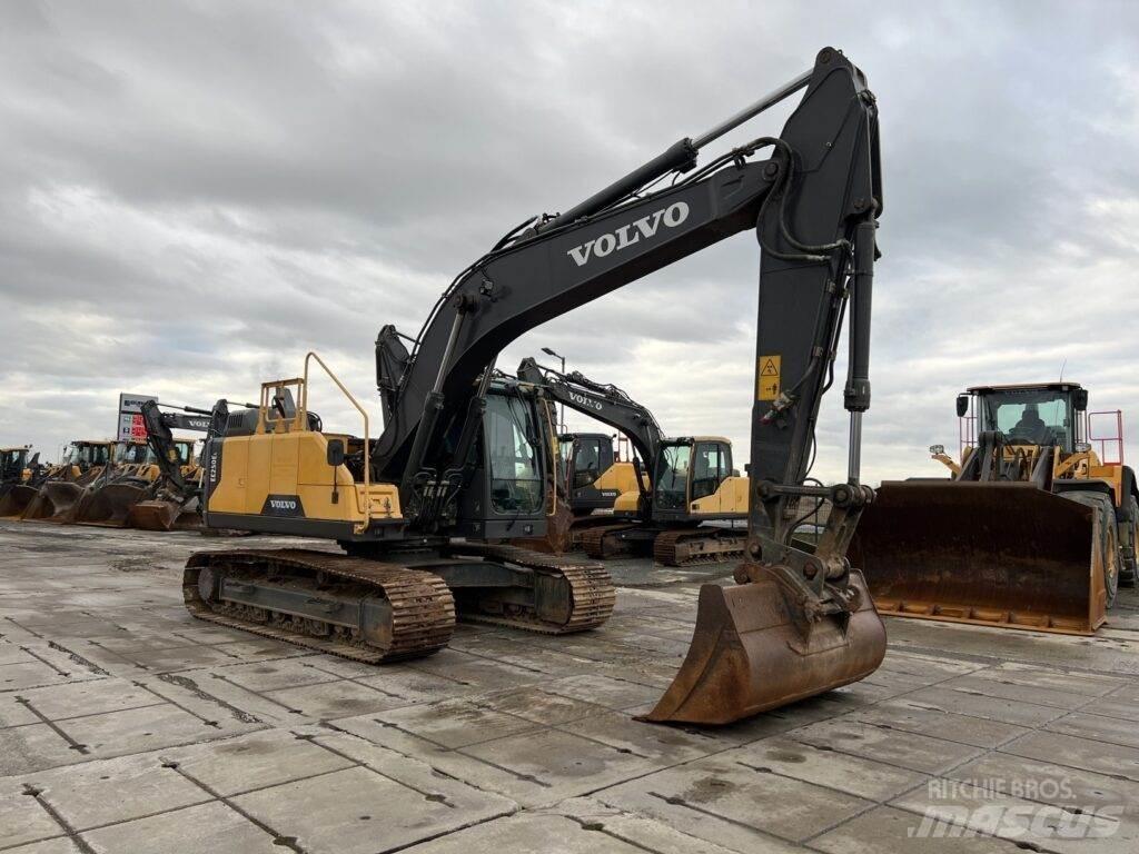 Volvo EC220EL حفارات زحافة