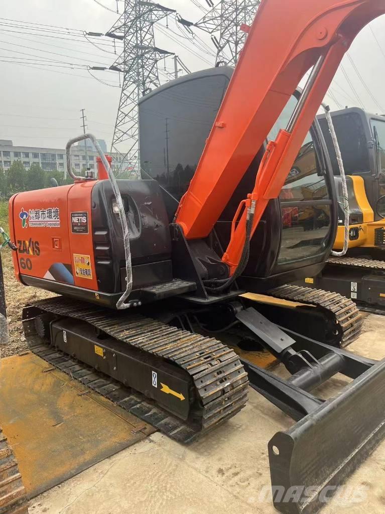 Hitachi zaxis60 حفارات زحافة