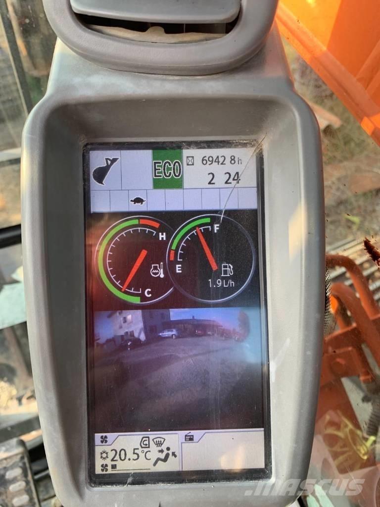 Hitachi ZX 135 US-5B حفارات زحافة