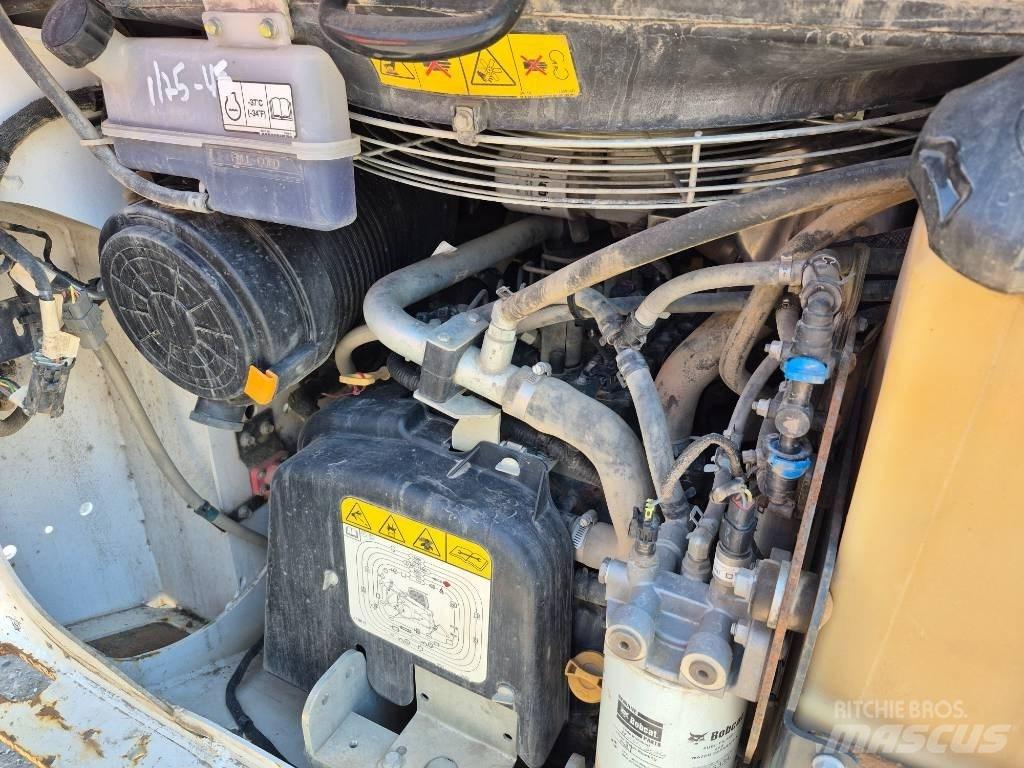 Bobcat T 76 لوادر انزلاقية التوجيه