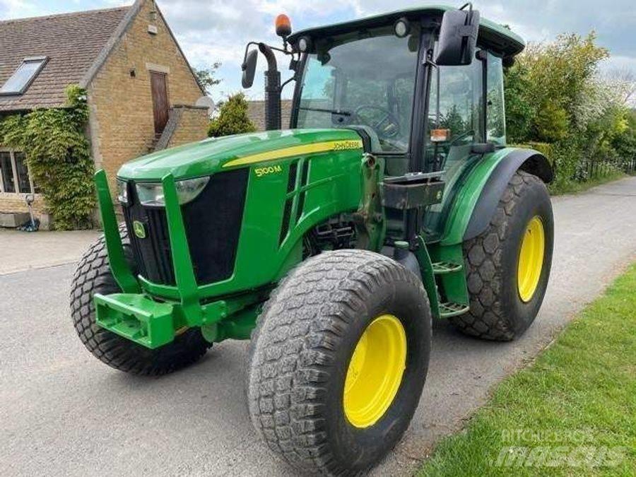 John Deere 5100 M الجرارات