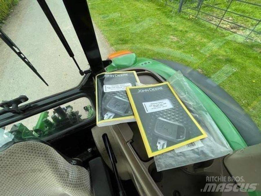 John Deere 5100 M الجرارات