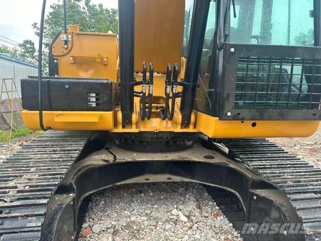 CAT 320D2L حفارات زحافة