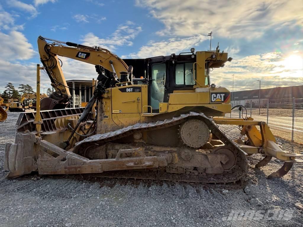 CAT D 6 T LGP بلدوزرات مجنزرة