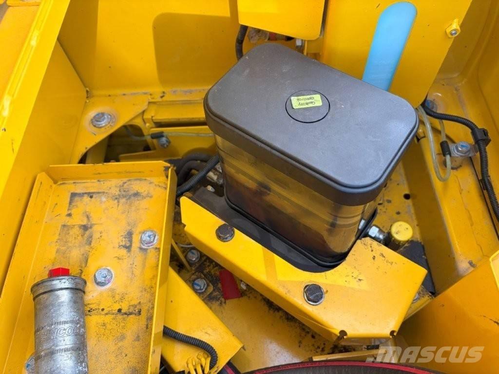 Komatsu PC 240 LC-11 حفارات زحافة