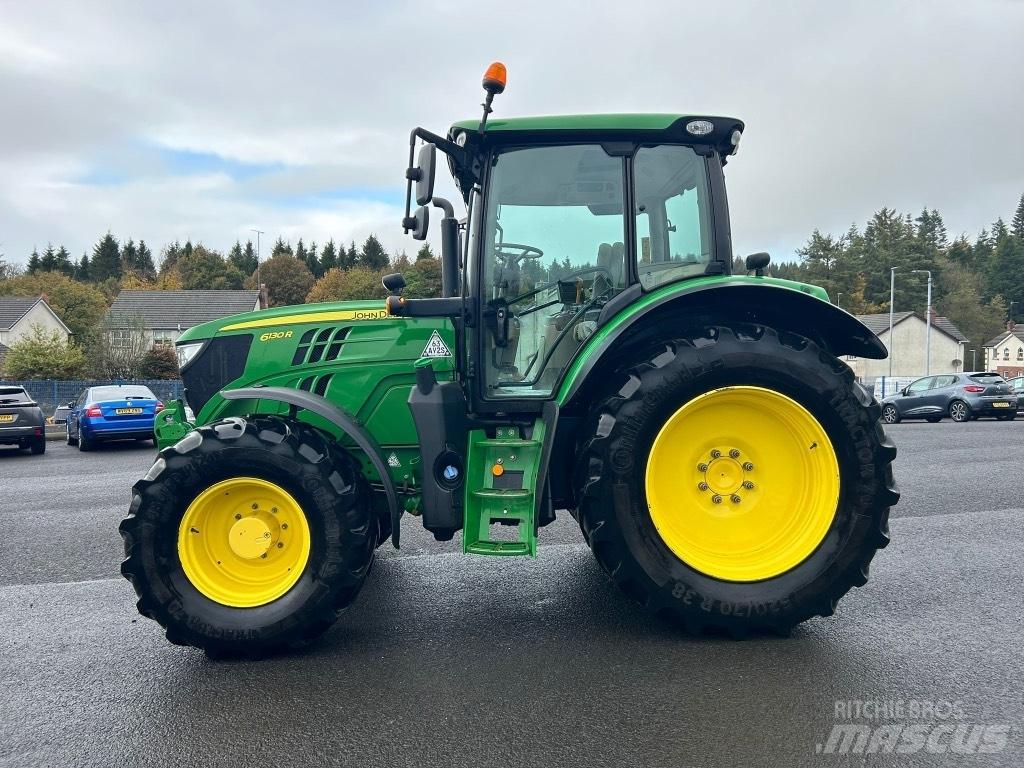 John Deere 6130 R الجرارات