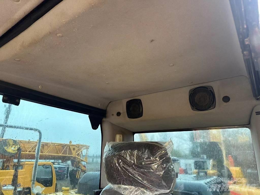 Komatsu PC 200-8 حفارات وسط 7 طن - 12 طن