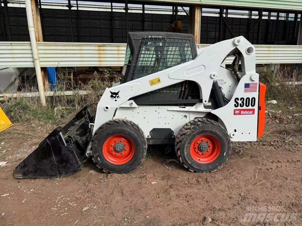 Bobcat S 300 لوادر انزلاقية التوجيه