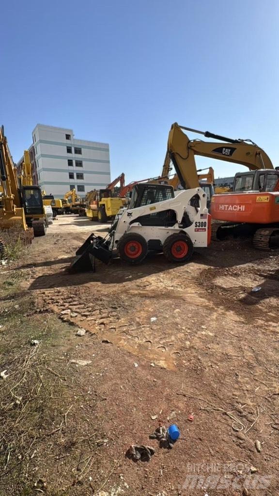 Bobcat S 300 لوادر انزلاقية التوجيه