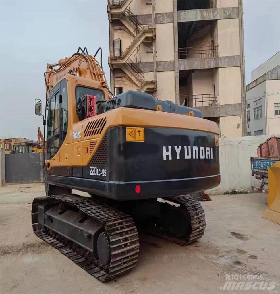 Hyundai R220LC-9S حفارات زحافة