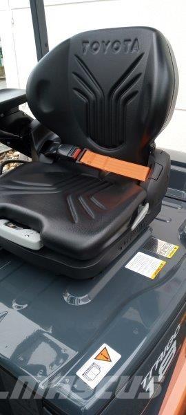 Toyota 8FBM18T شاحنات ذات رافعات شوكية تعمل بالكهرباء