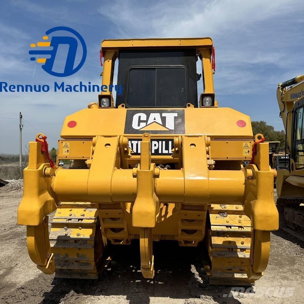 CAT D 8 R بلدوزرات مجنزرة