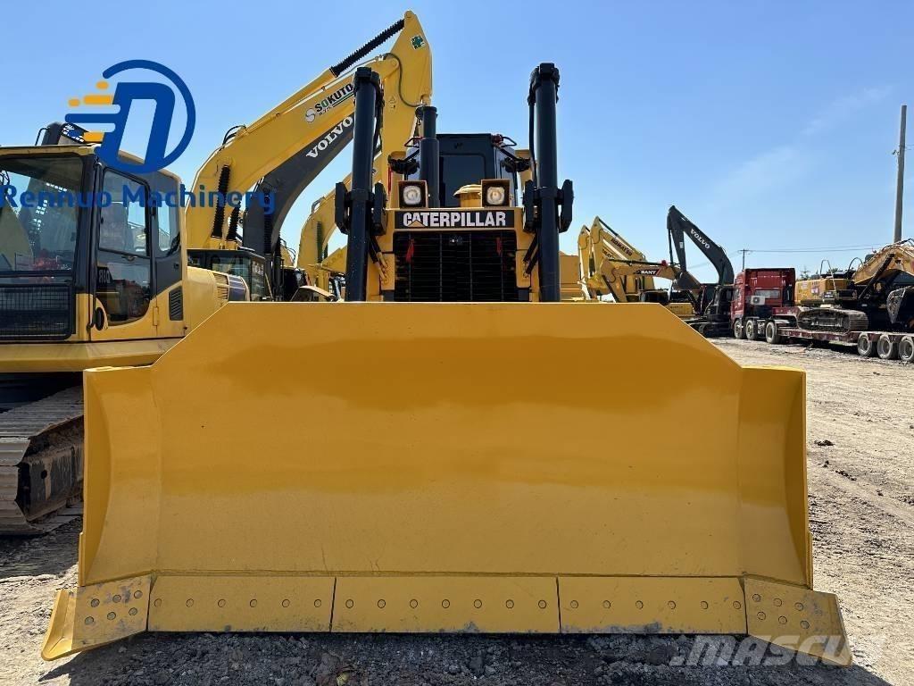 CAT D 8 R بلدوزرات مجنزرة
