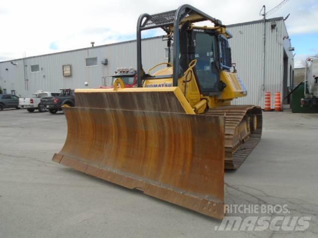 Komatsu D61PX-24 بلدوزرات مجنزرة