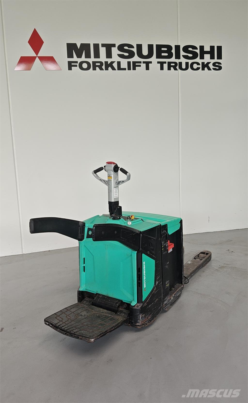 Mitsubishi PBV20N2 شاحنة ذات منصة