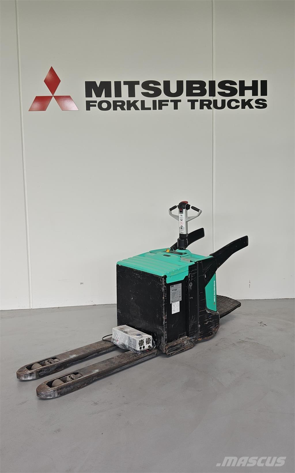 Mitsubishi PBV20N2 شاحنة ذات منصة