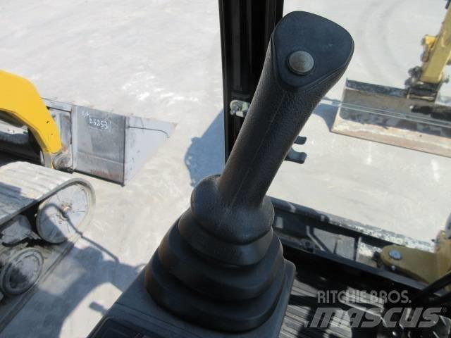 CAT 302.7 D CR حفارات صغيرة أقل من 7 طن (حفارات صغيرة)