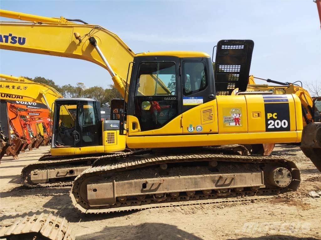Komatsu PC 200-7 حفارات زحافة