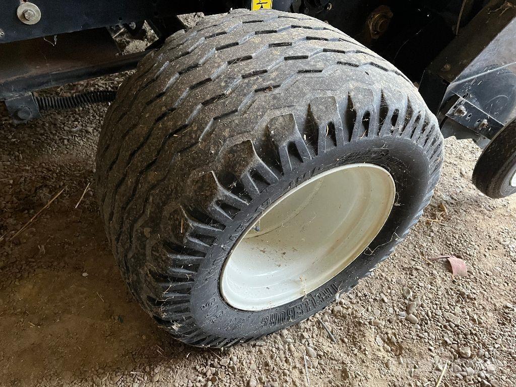 New Holland BR750A محزمات مستديرة